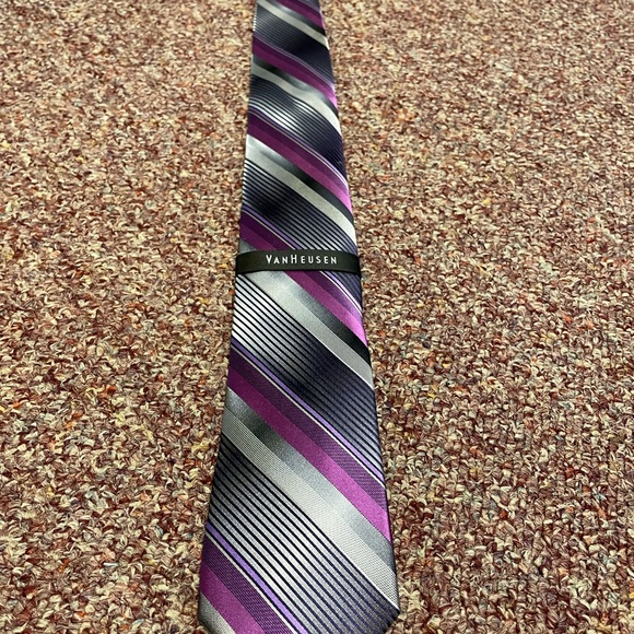 Van Heusen Purple Tie NWT - Picture 1 of 2